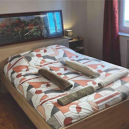Robs Appartement In Center Бурж Екстериор снимка