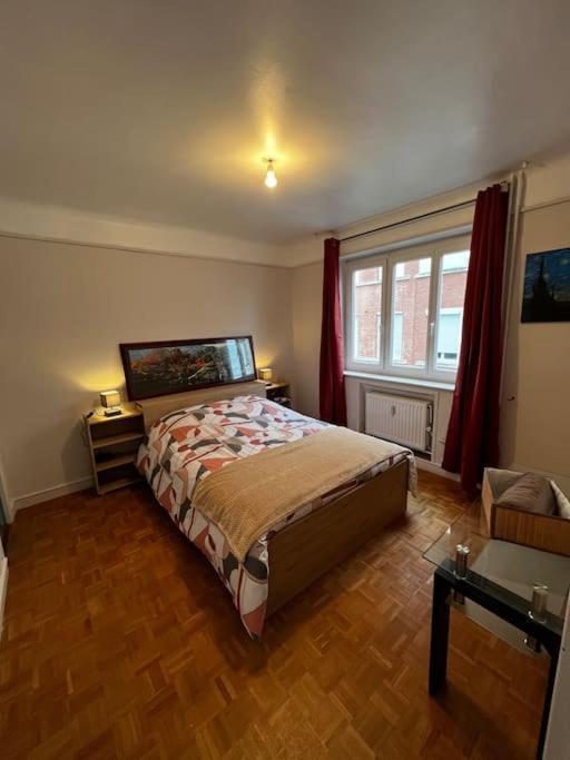 Robs Appartement In Center Бурж Екстериор снимка