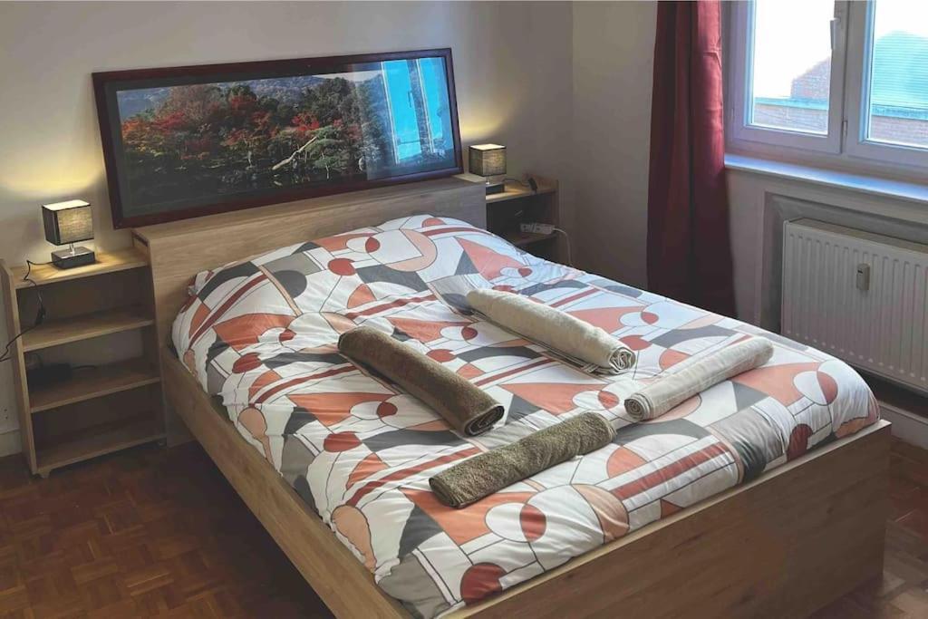 Robs Appartement In Center Бурж Екстериор снимка