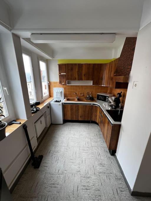 Robs Appartement In Center Бурж Екстериор снимка