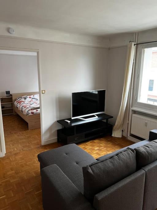 Robs Appartement In Center Бурж Екстериор снимка