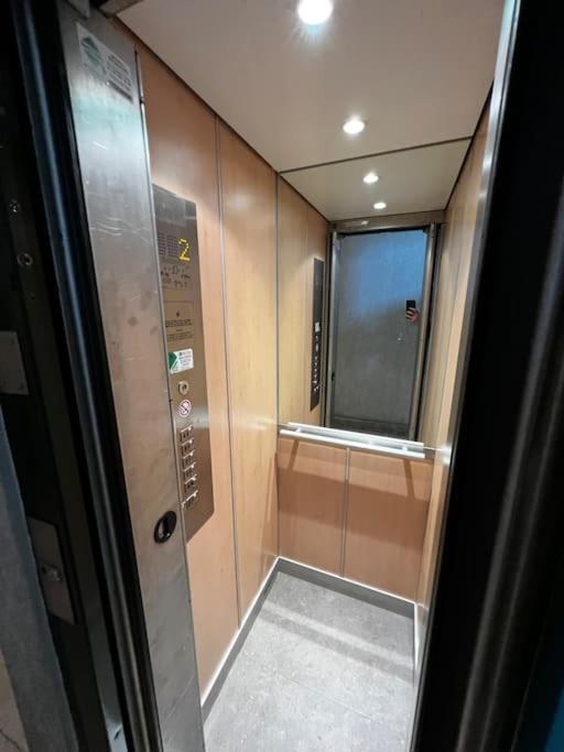 Robs Appartement In Center Бурж Екстериор снимка
