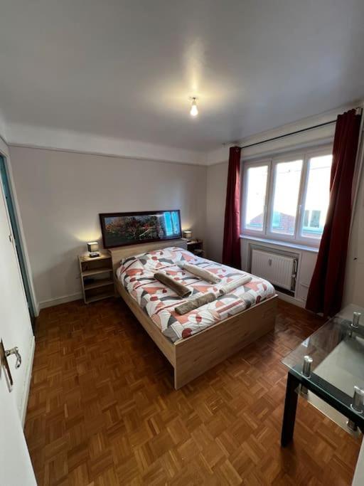 Robs Appartement In Center Бурж Екстериор снимка